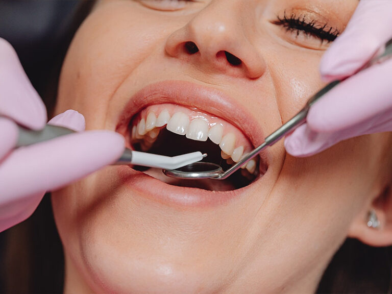 Zahnuntersuchung, Frau, Zahnarzt