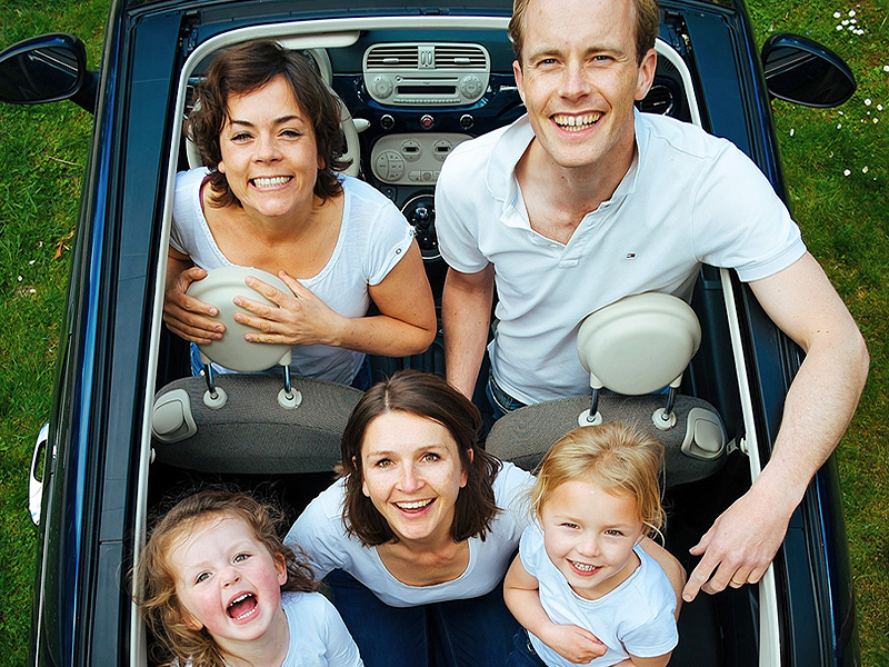 Familie fährt in die Ferien