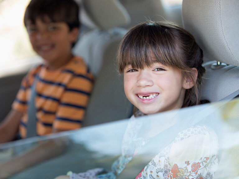 Kind mit Zahnlücken